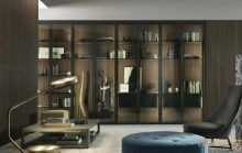 在定制家具時，如何考慮空間的實際運用與布局？